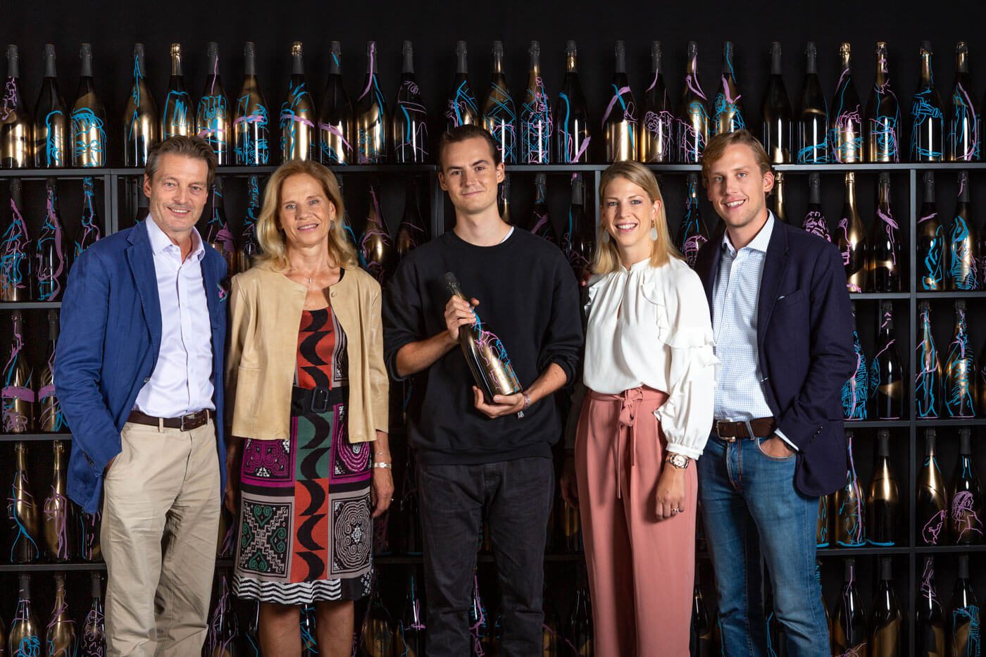 Kattus Familie mit Kunststück Große Reserve JG 2015 Magnum - Kattus