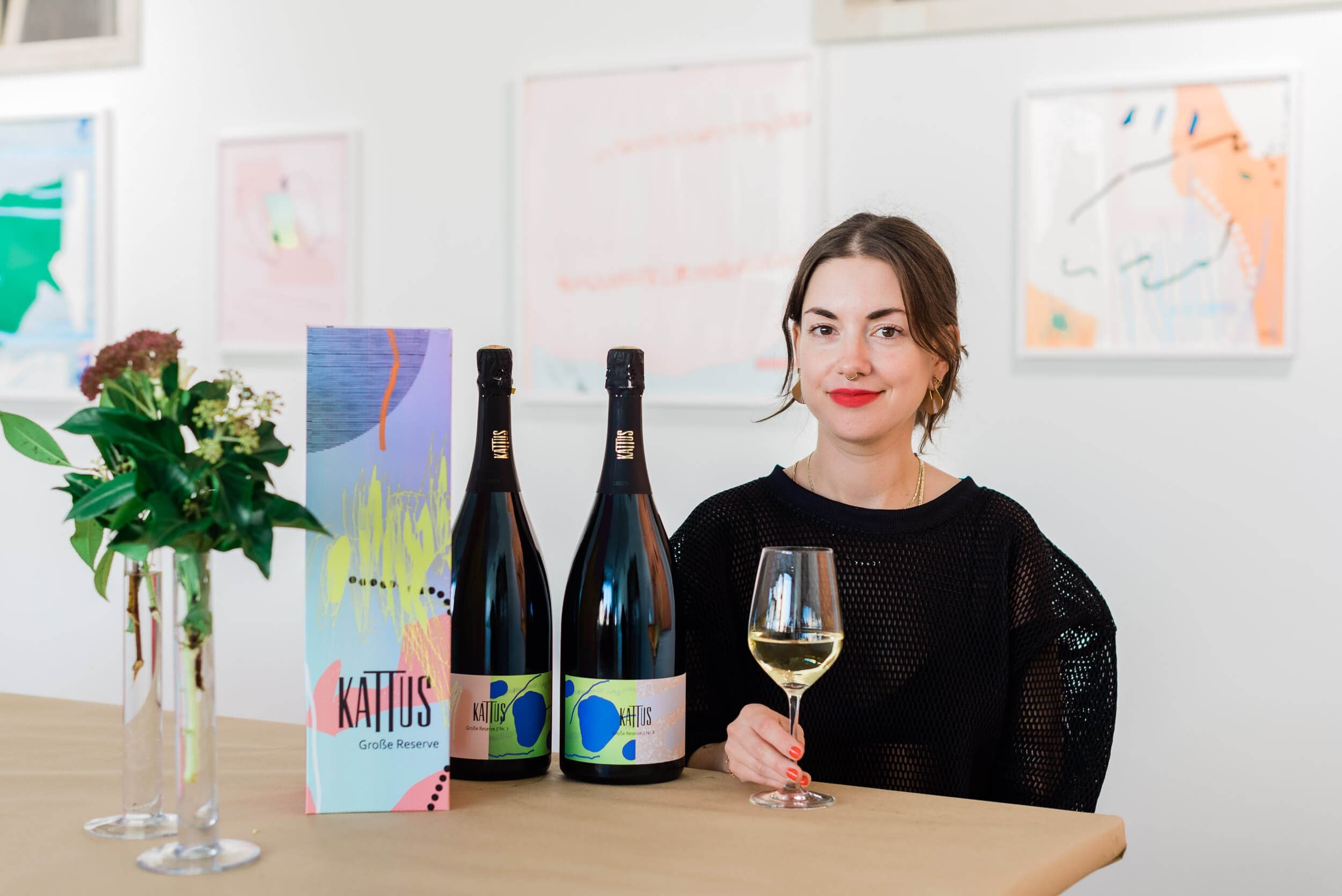 Weinglas mit Flasche und Verpackung von Kunststück Große Reserve JG 2017 Magnum - KattusKunststück Große Reserve JG 2017 Magnum - Kattus